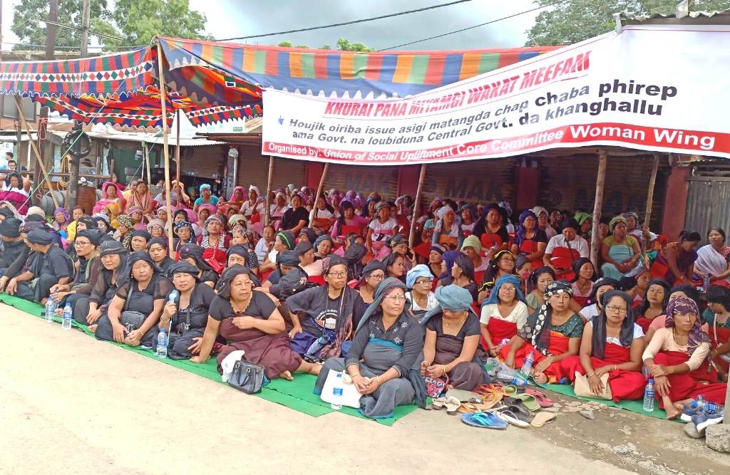 The Women’s Wing of the Organization for Social Upliftment Core Committee held a sit-in protest at Khurai Lamlong Bazar, urging the state government to take decisive action regarding the current Manipur situation and communicate with the central government.